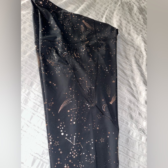 Old navy maternity leggings - Picture 6 of 7